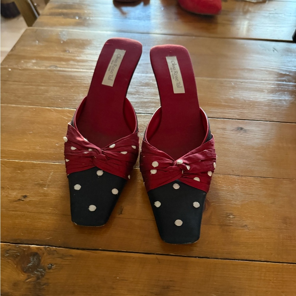 black and red polka dot kitten heel